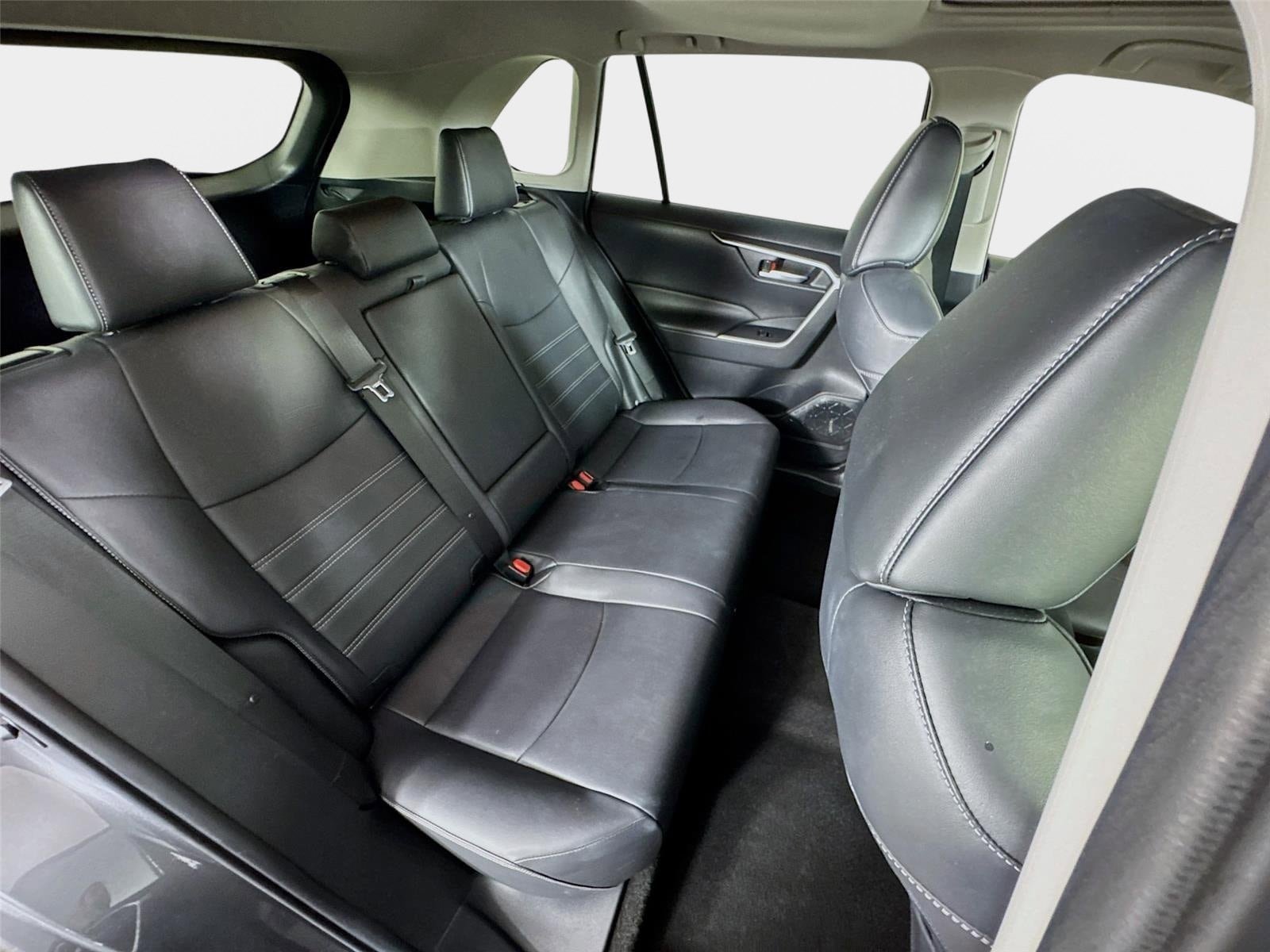 Used 2019 Toyota RAV4 XLE Premium FWD image 27