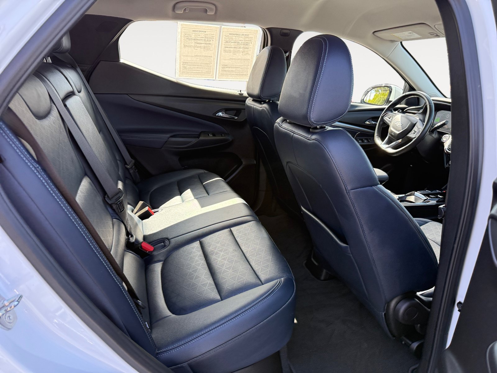Used 2023 Chevrolet Bolt EUV Premier FWD image 18