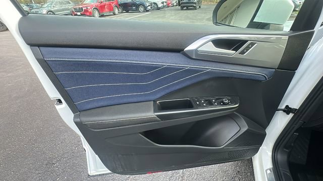 Used 2025 Volkswagen Taos SEL image 29