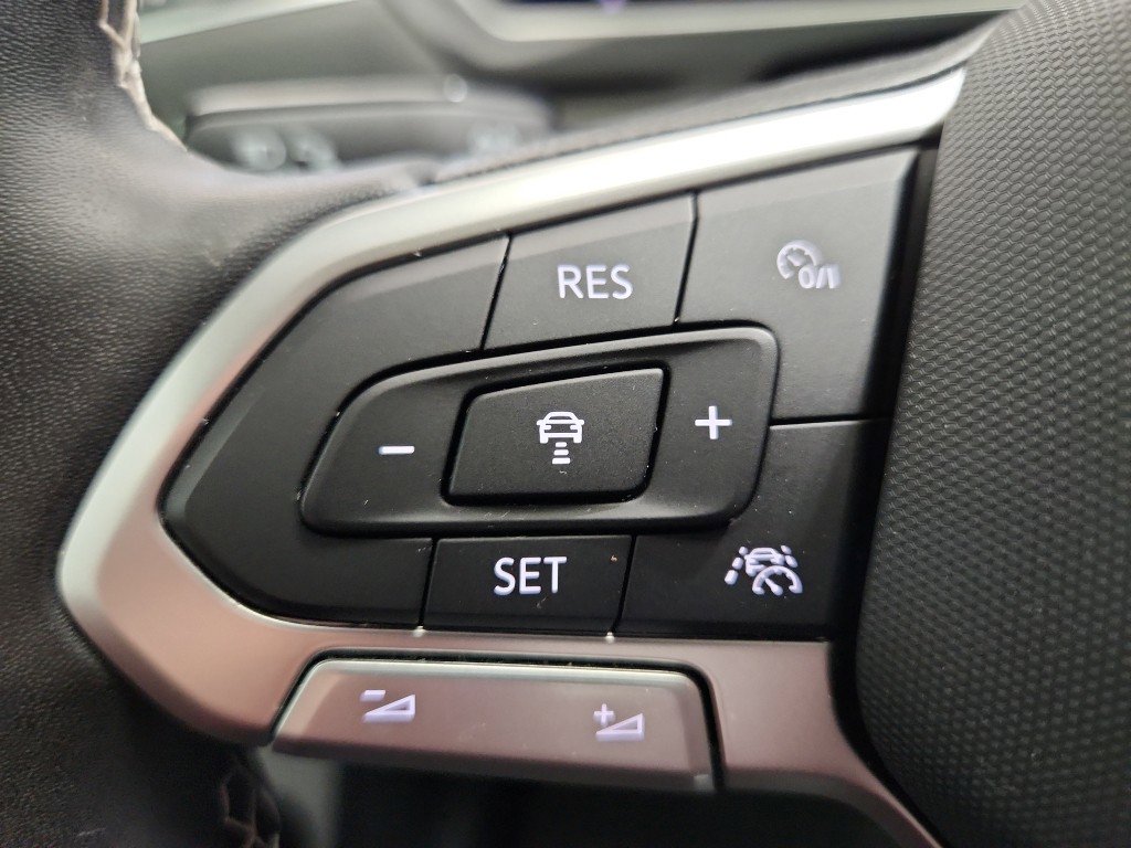 Certified 2023 Volkswagen Tiguan SE w/ Panoramic Sunroof Package image 13