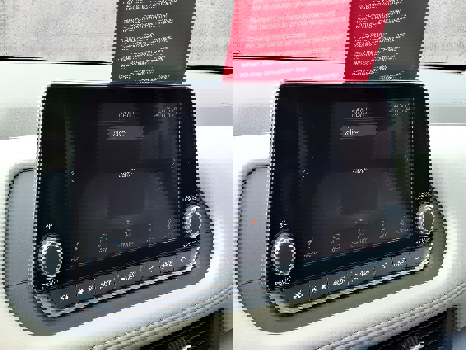 Used 2024 Nissan Rogue SV w/ SV Premium Package image 17