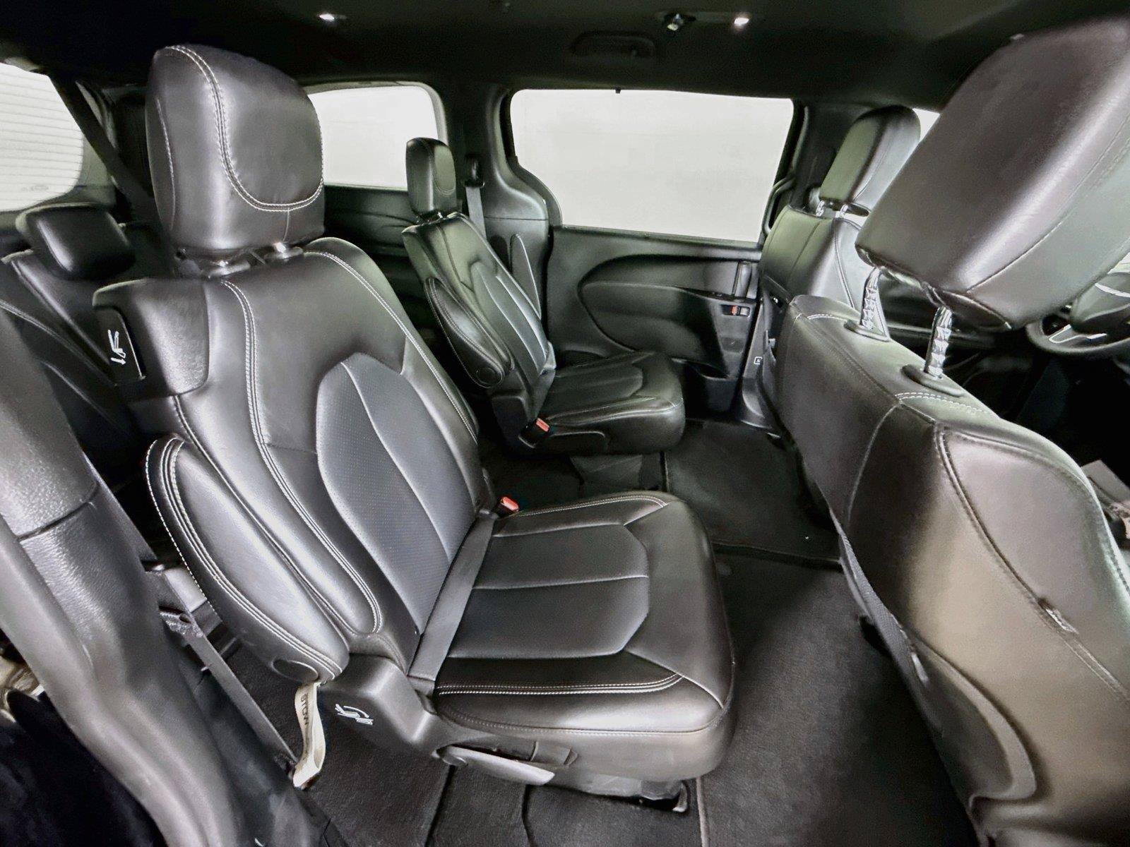 Used 2025 Chrysler Pacifica Select FWD image 26