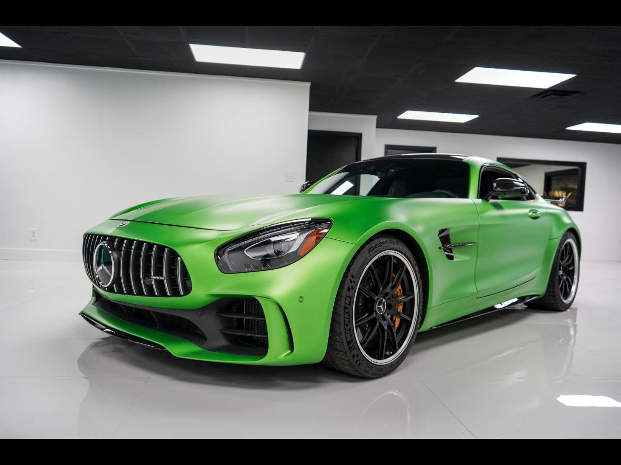 Used 2018 Mercedes-Benz AMG GT R image 2