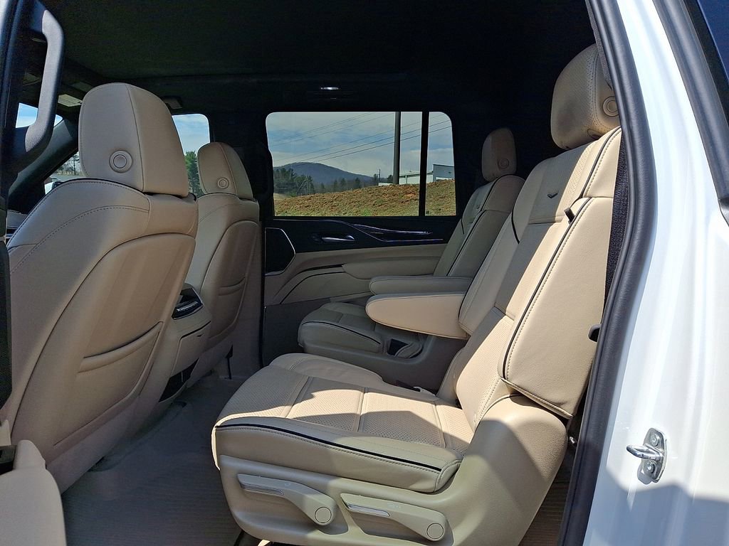 Used 2024 Cadillac Escalade ESV Premium Luxury w/ Performance Package image 10