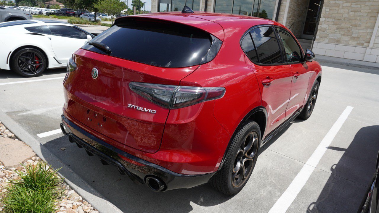 Used 2025 Alfa Romeo Stelvio Sprint AWD/4WD image 5
