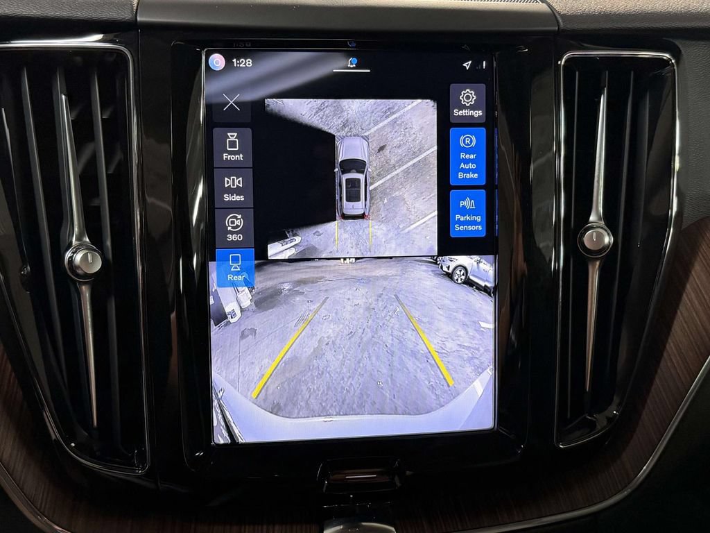 Used 2024 Volvo XC60 B5 Plus w/ Climate Package AWD/4WD image 7