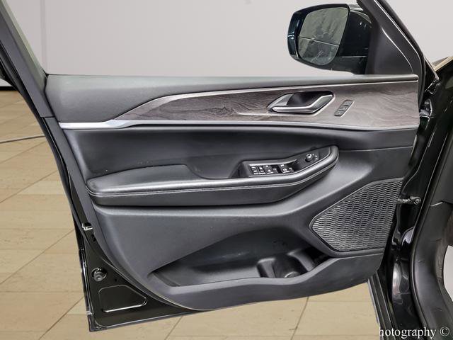 Used 2023 Jeep Grand Cherokee L Limited image 23