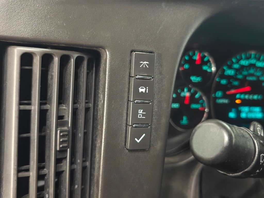 Used 2017 Chevrolet Express 2500 RWD image 9