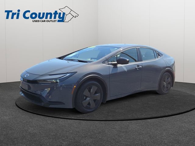 Used 2025 Toyota Prius LE image 3