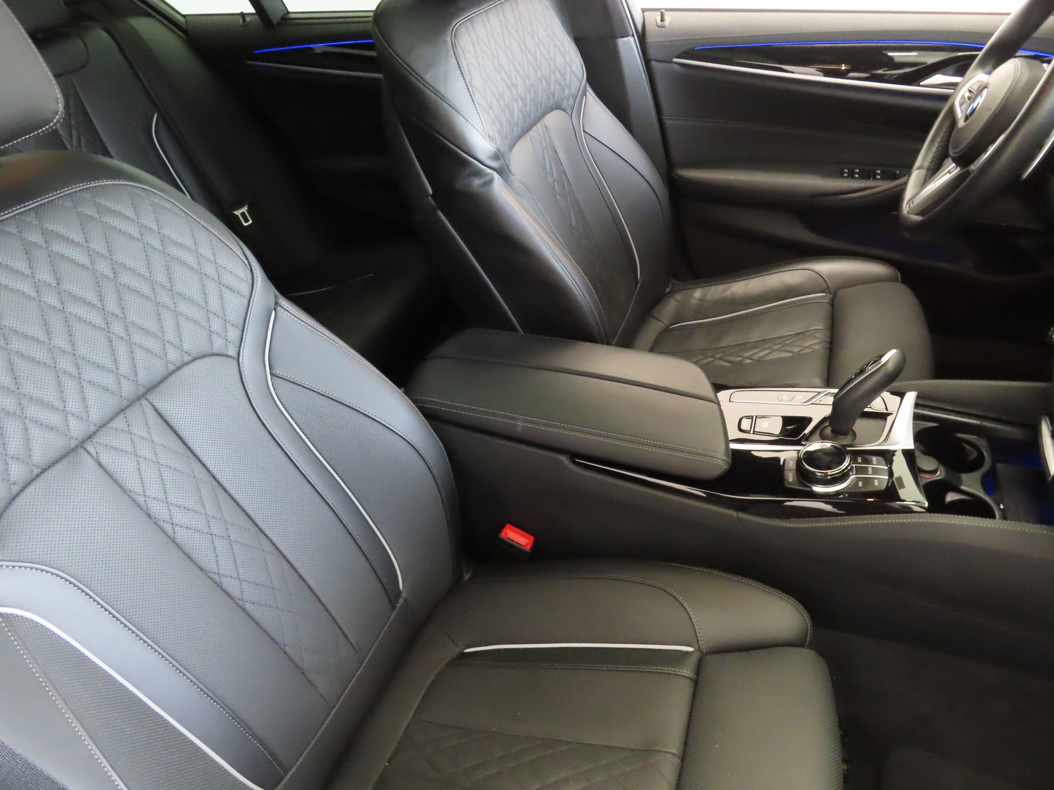 Used 2023 BMW M550i xDrive w/ Dynamic Handling Package image 29
