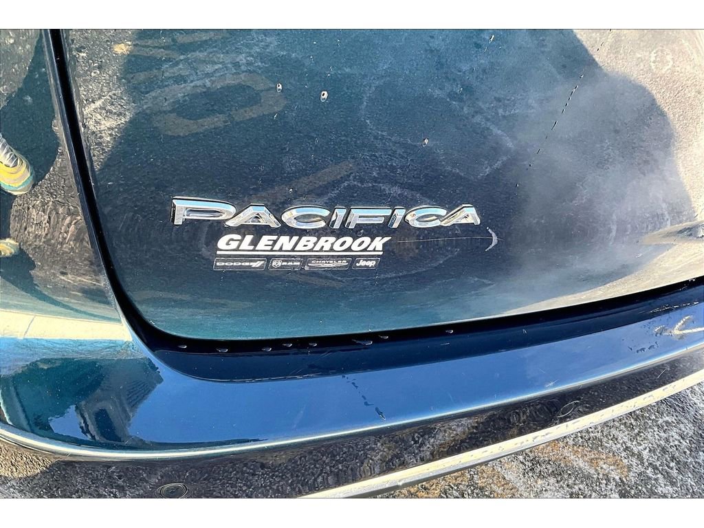 Used 2025 Chrysler Pacifica Select image 9