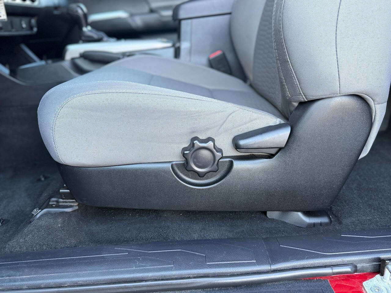 Used 2016 Toyota Tacoma TRD Sport image 15