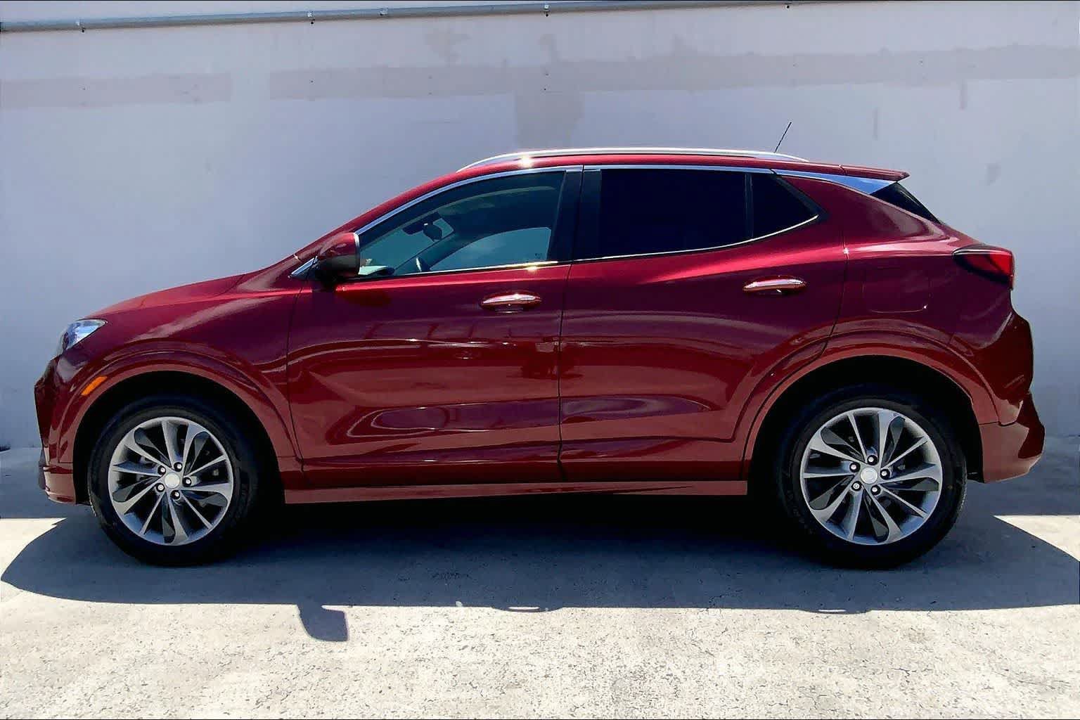 Used 2023 Buick Encore GX Select w/ Sport Touring Package FWD image 3