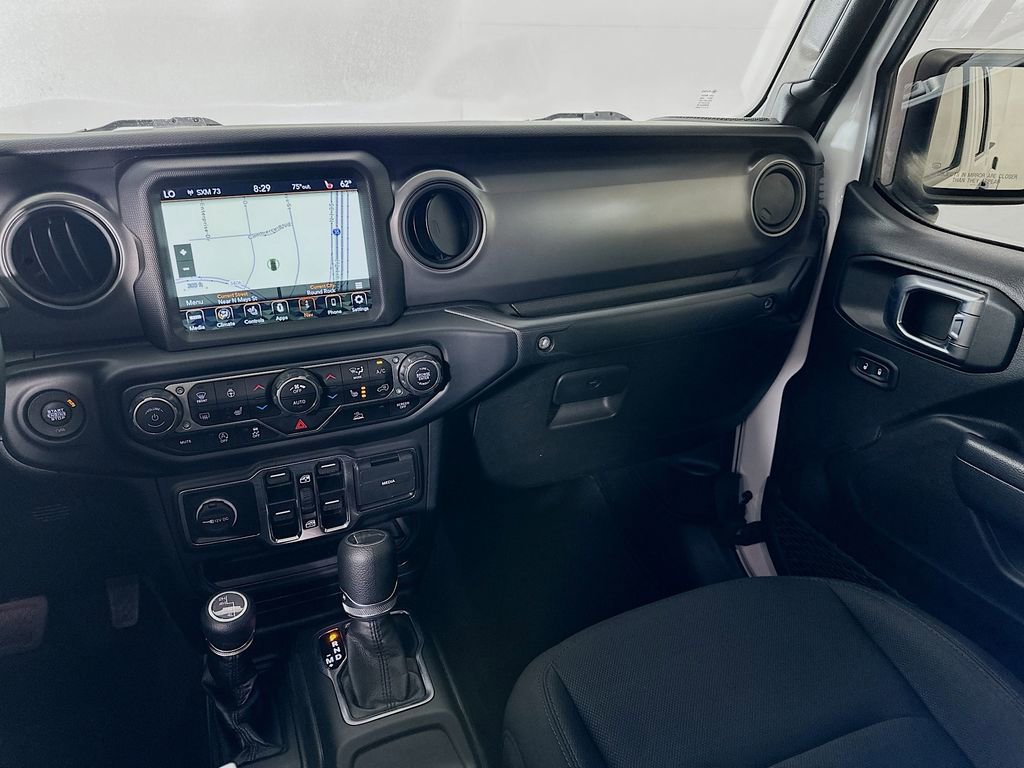 Used 2022 Jeep Gladiator Willys AWD/4WD image 23