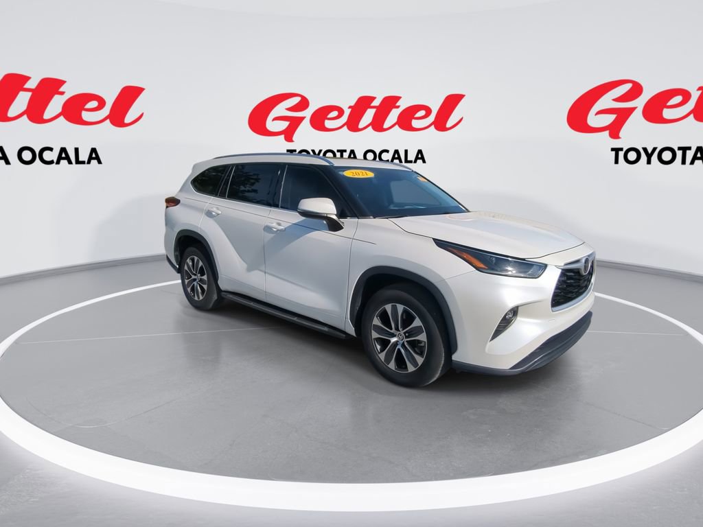 Used 2021 Toyota Highlander XLE image 2