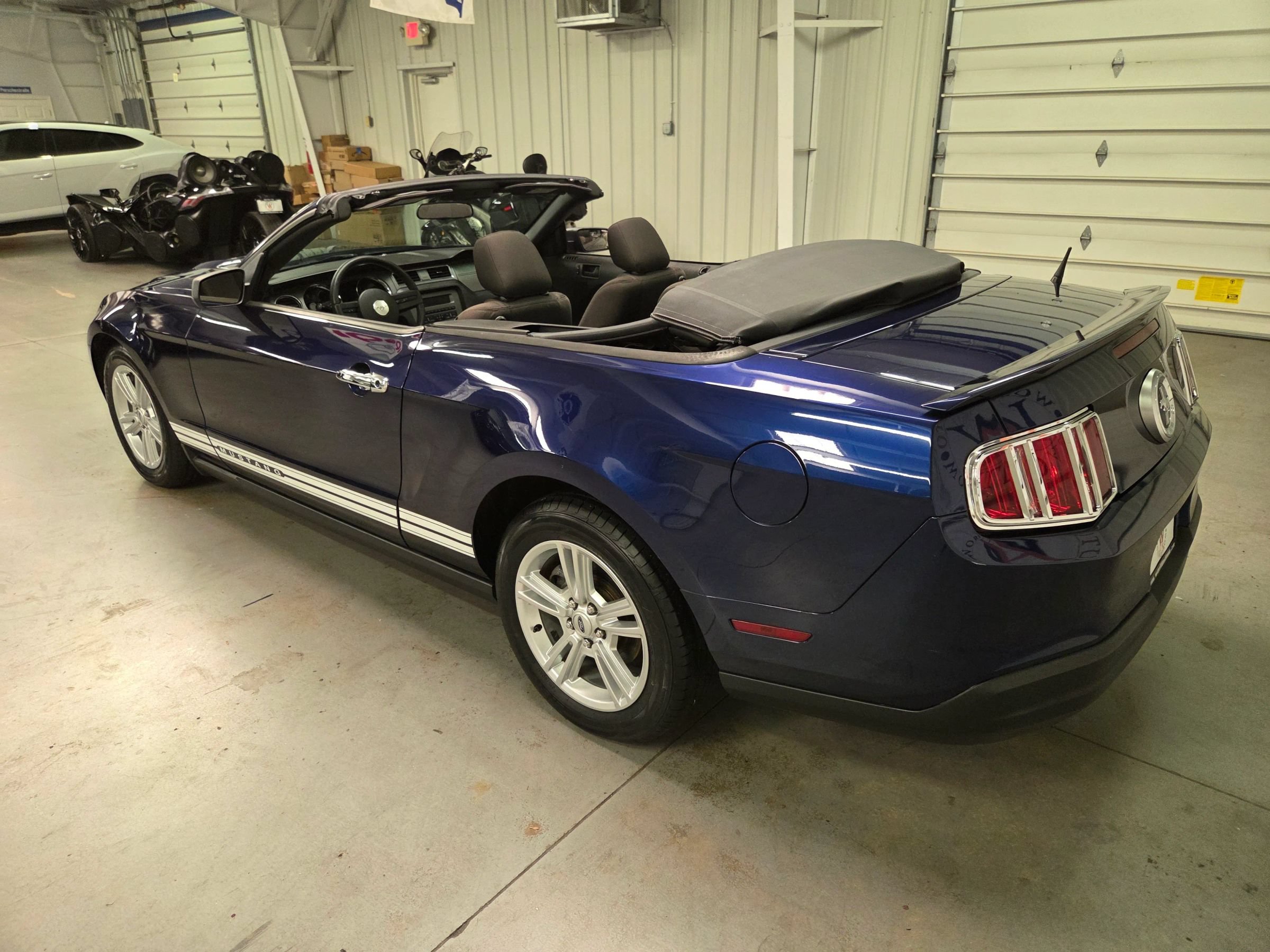 Used 2010 Ford Mustang Convertible RWD image 5