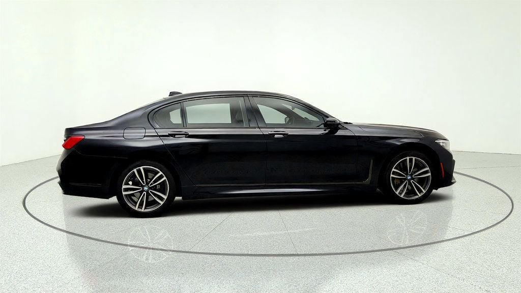 Used 2020 BMW 745e xDrive AWD/4WD image 4