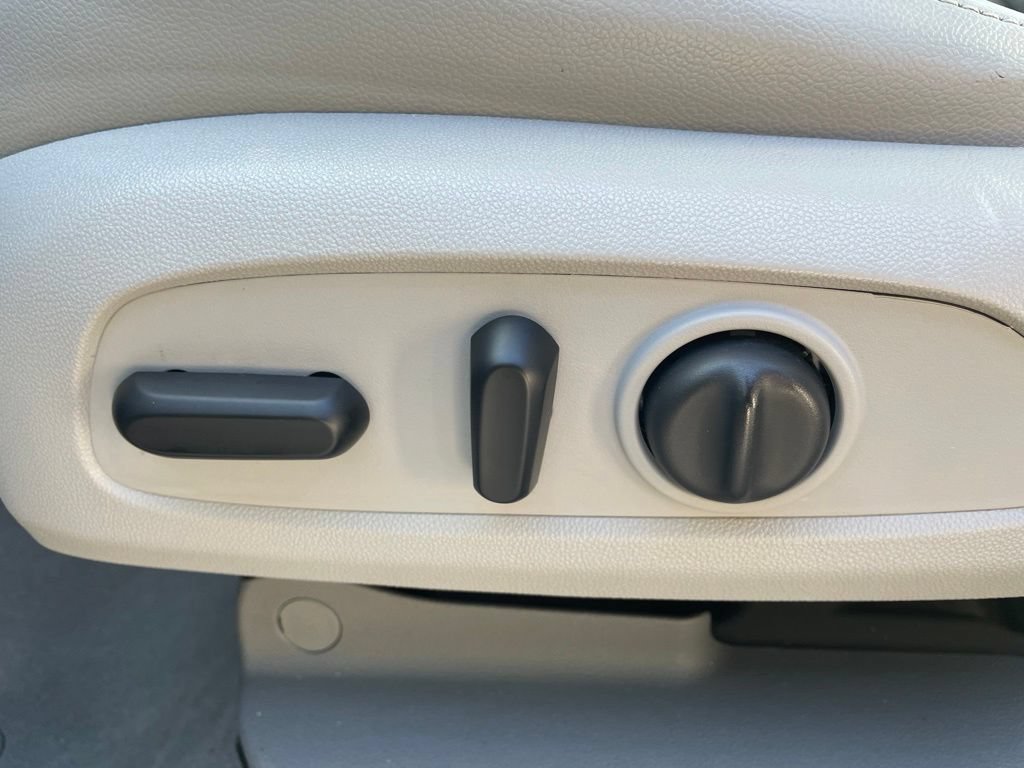 Used 2019 GMC Acadia SLT FWD image 17