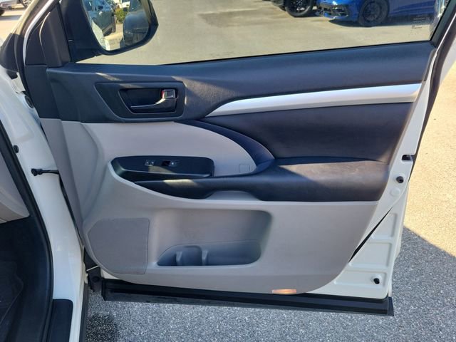 Used 2019 Toyota Highlander Plus AWD/4WD image 37
