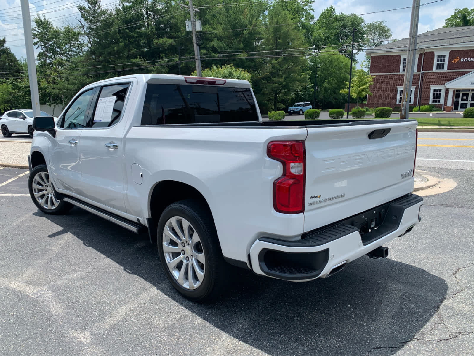 Used 2019 Chevrolet Silverado 1500 High Country w/ Technology Package AWD/4WD image 4