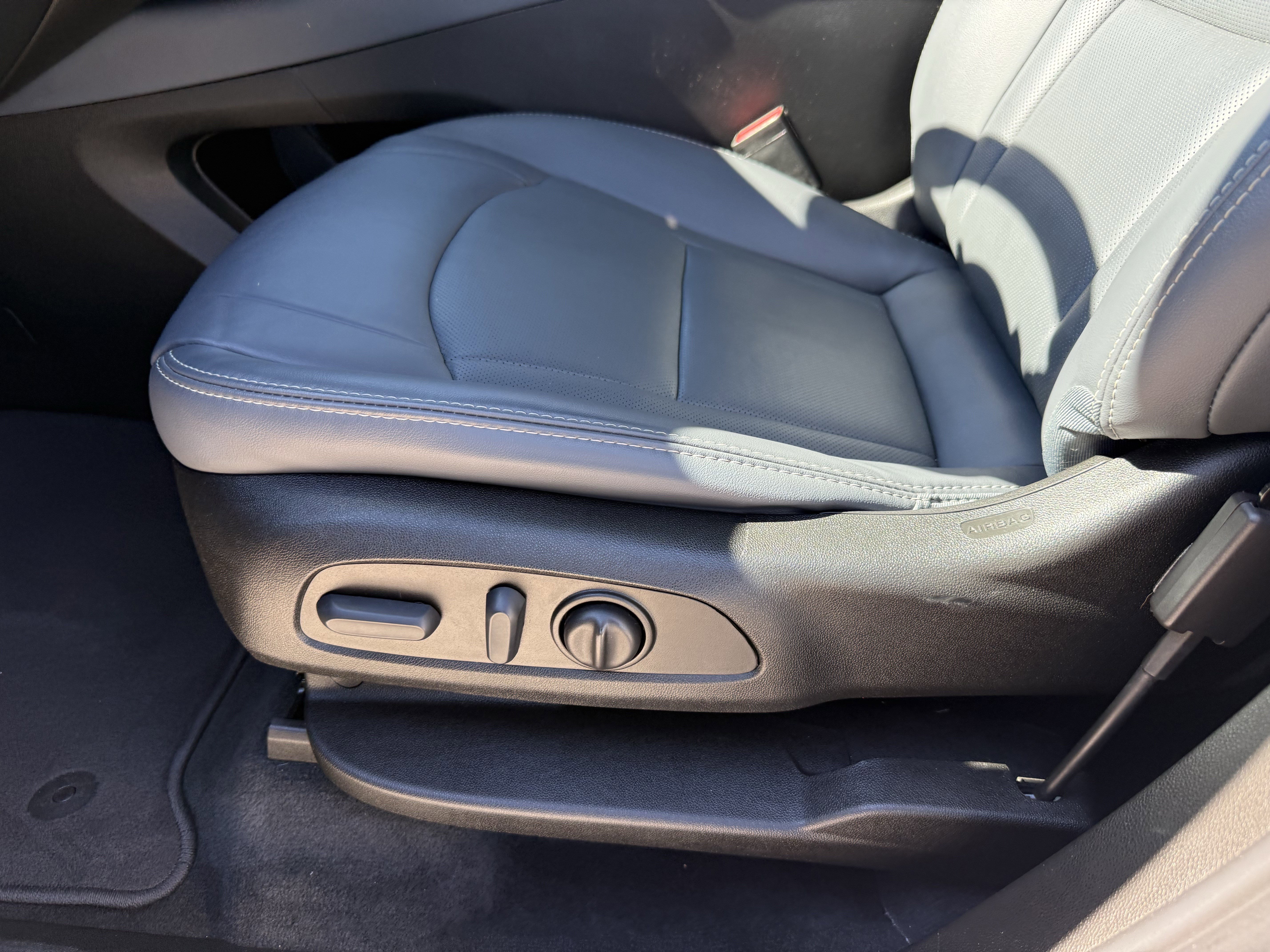 Used 2023 Buick Enclave Essence w/ Sport Touring Edition image 28