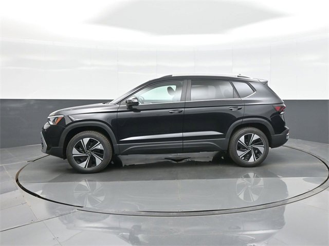 New 2026 Volkswagen Taos SE image 4