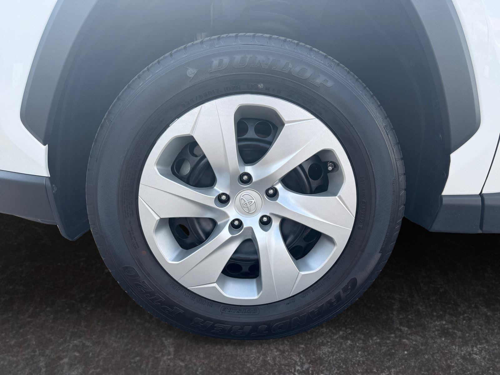 Used 2022 Toyota RAV4 LE image 26