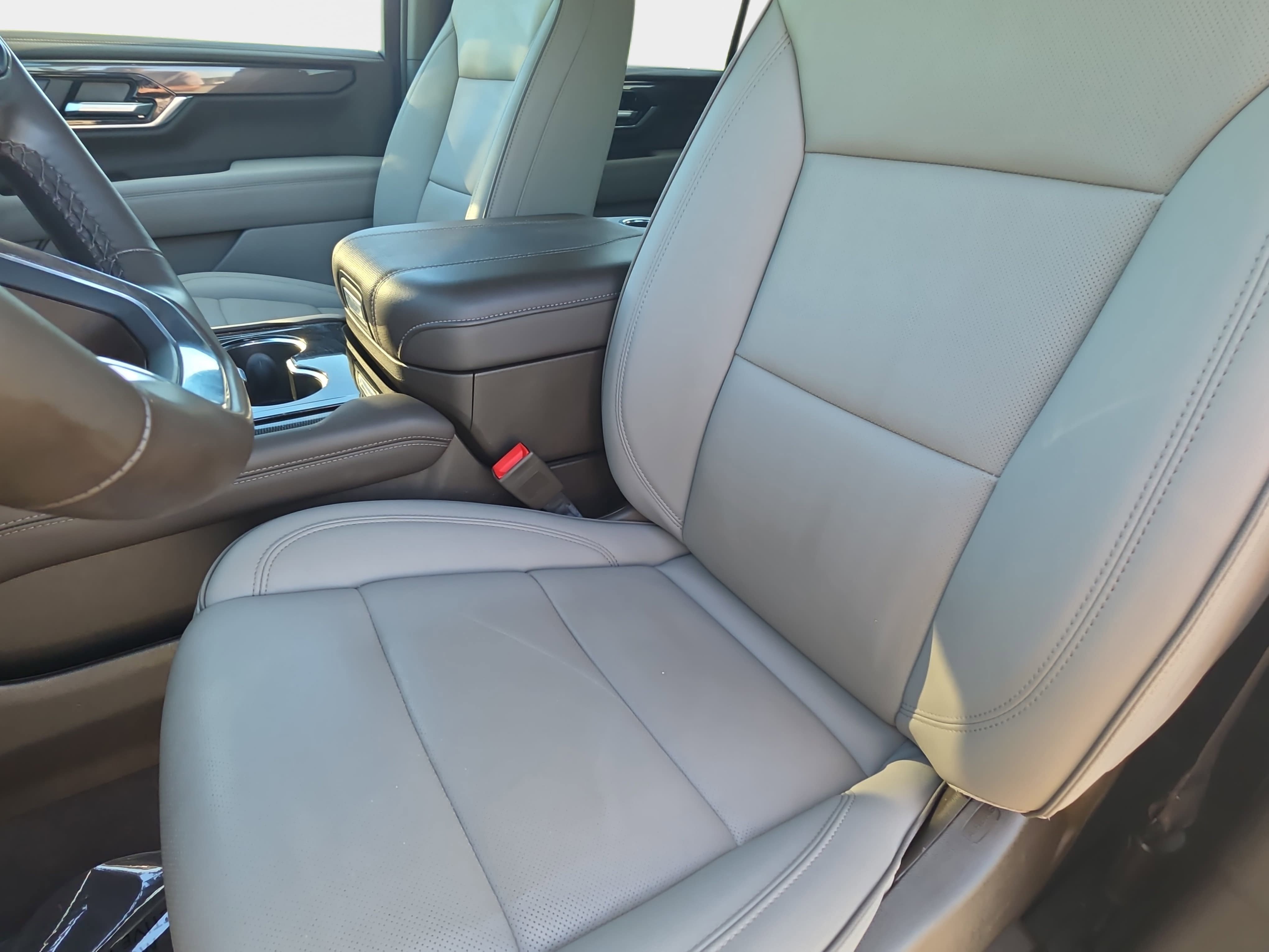 Used 2025 GMC Yukon XL Elevation AWD/4WD image 16