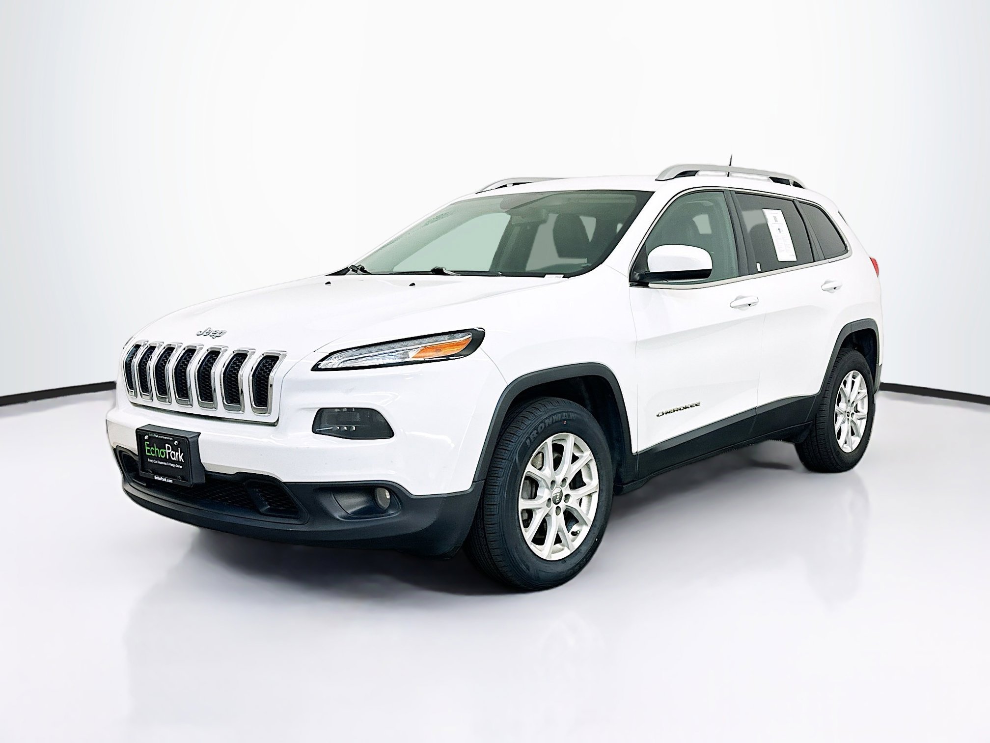 Used 2017 Jeep Cherokee Latitude w/ True North Edition AWD/4WD image 3