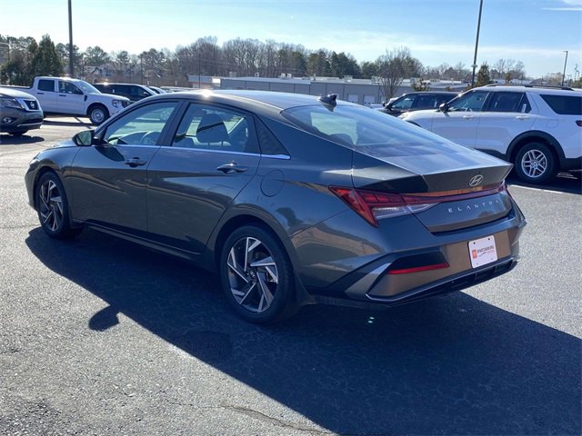 Used 2024 Hyundai Elantra SEL w/ Convenience Package image 4