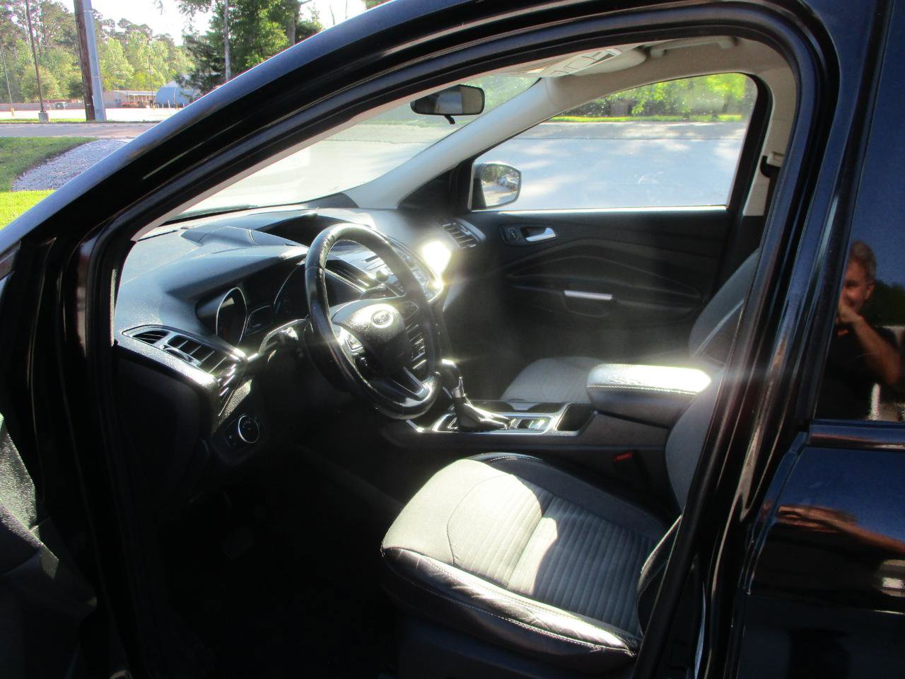 Used 2017 Ford Escape SE w/ SE Sport Appearance Package image 15