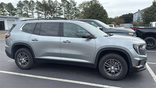 Used 2025 GMC Acadia Elevation image 3