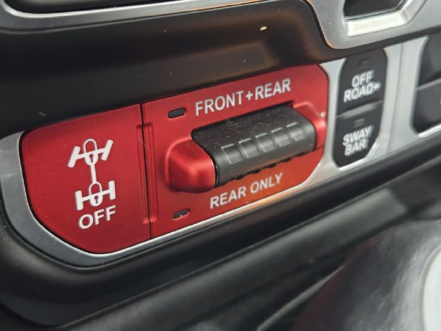 Certified 2025 Jeep Wrangler Unlimited Rubicon w/ Convenience Group AWD/4WD image 29