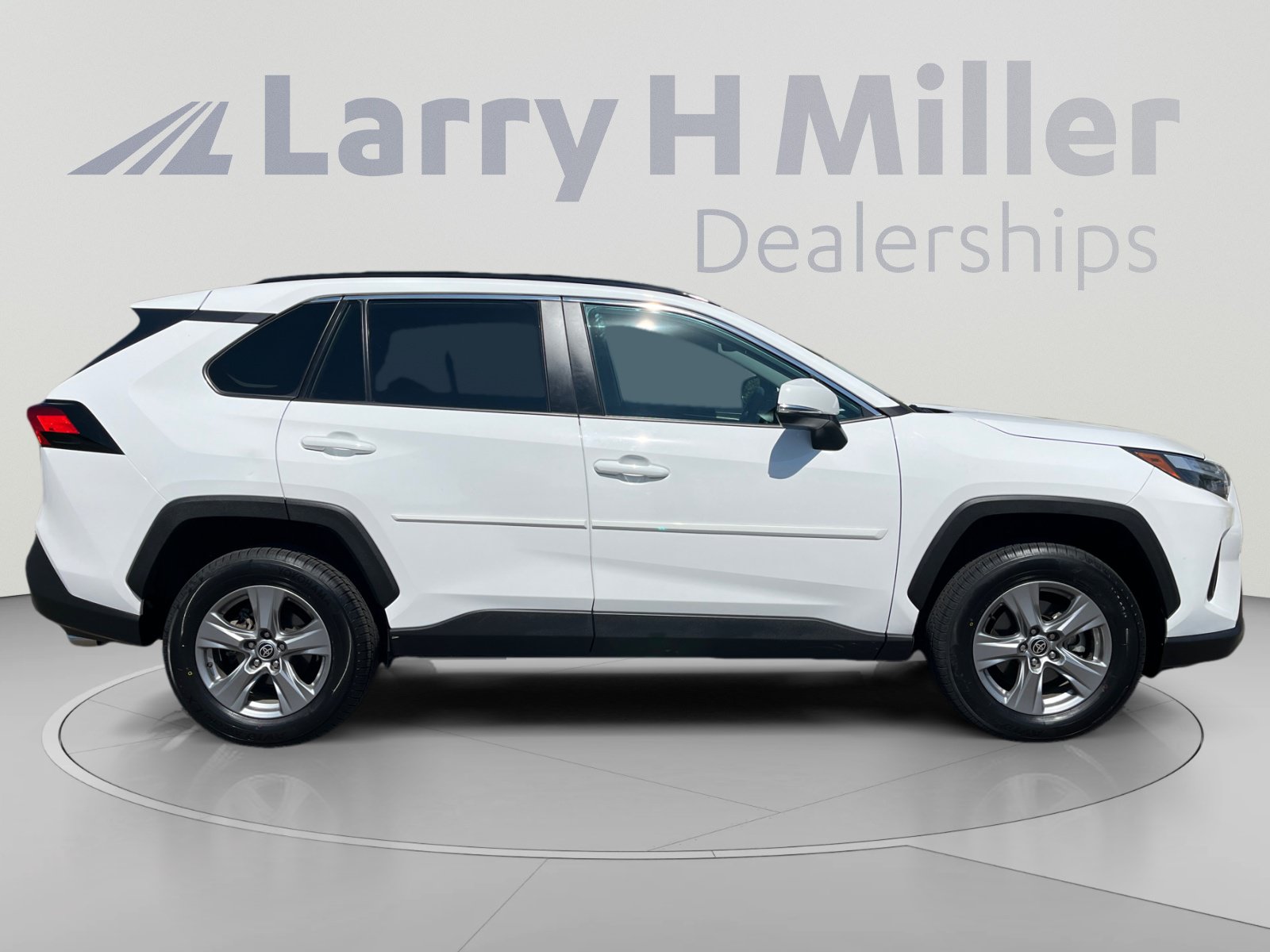 Used 2022 Toyota RAV4 XLE AWD/4WD image 6