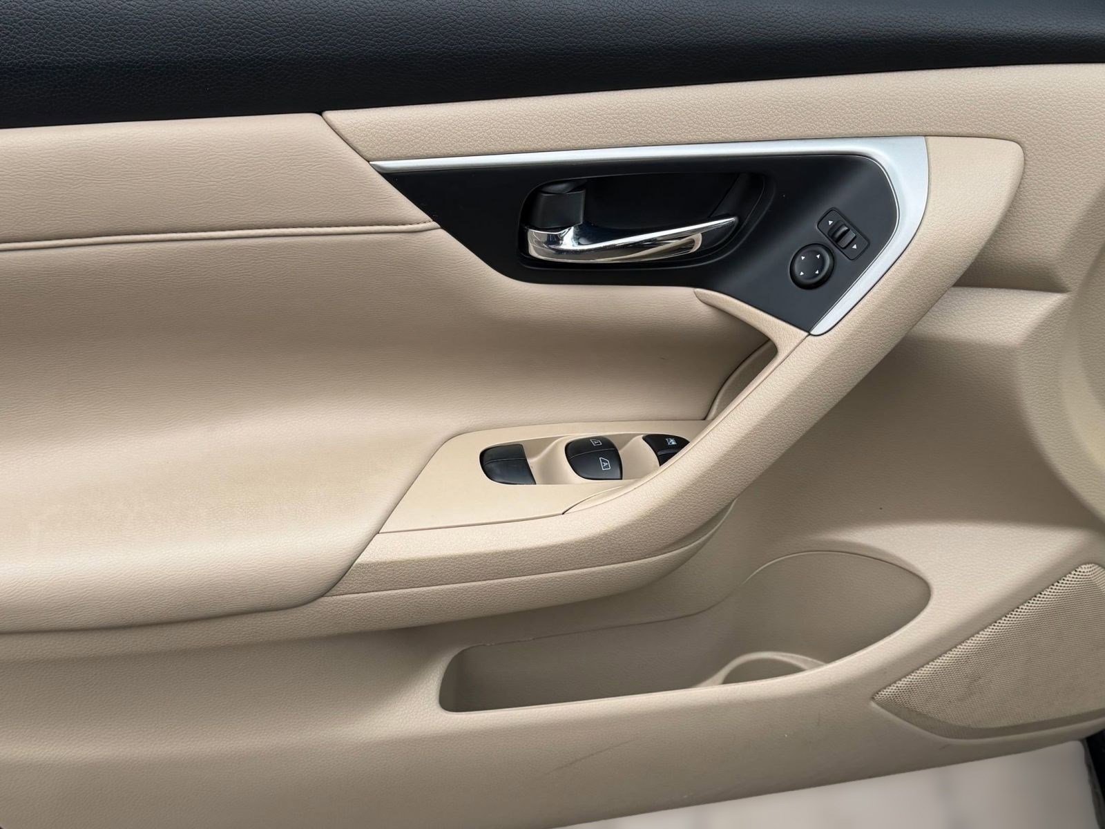 Used 2016 Nissan Altima 2.5 SL w/ Moonroof Package image 11