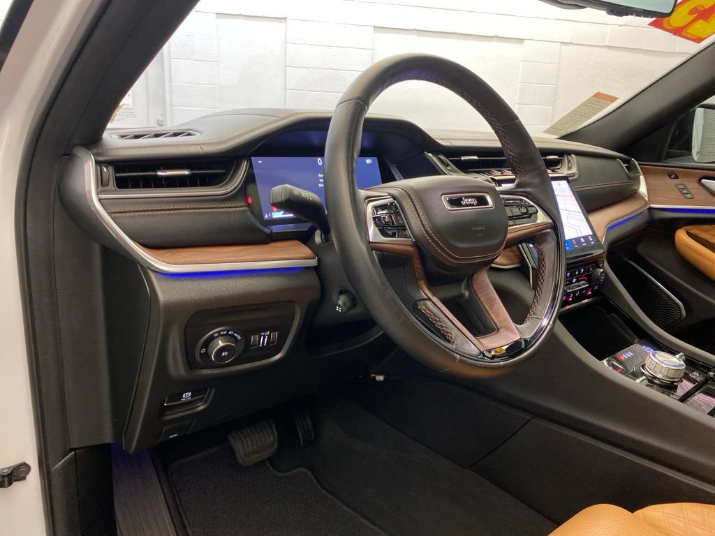 Used 2023 Jeep Grand Cherokee Summit w/ Adv Protech Group IV AWD/4WD image 29