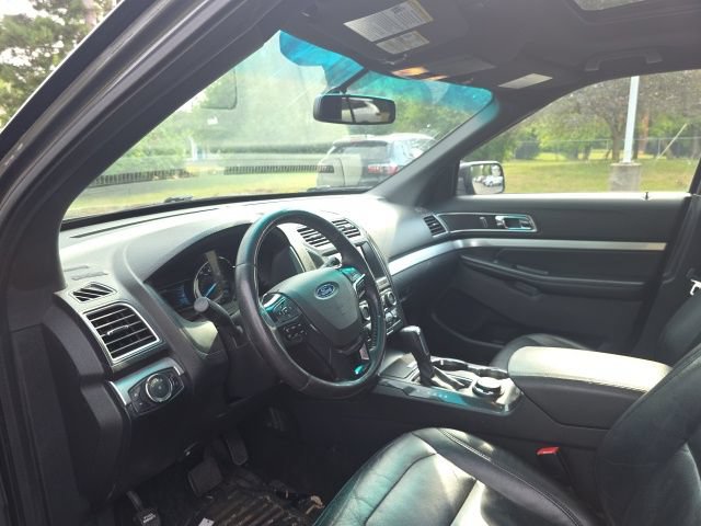 Used 2016 Ford Explorer XLT w/ Equipment Group 202A AWD/4WD image 12