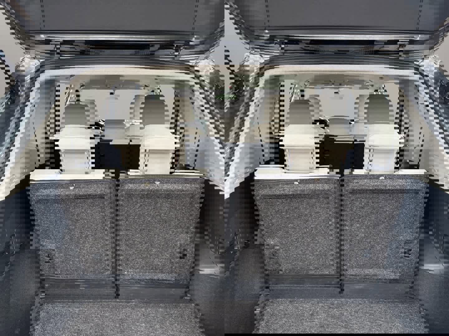 Certified 2020 Volkswagen Tiguan SE image 31