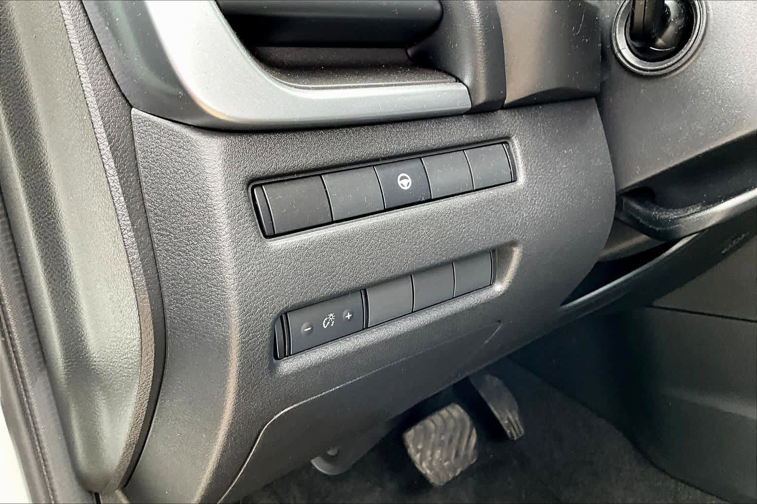 Certified 2023 Nissan Rogue SV FWD image 30