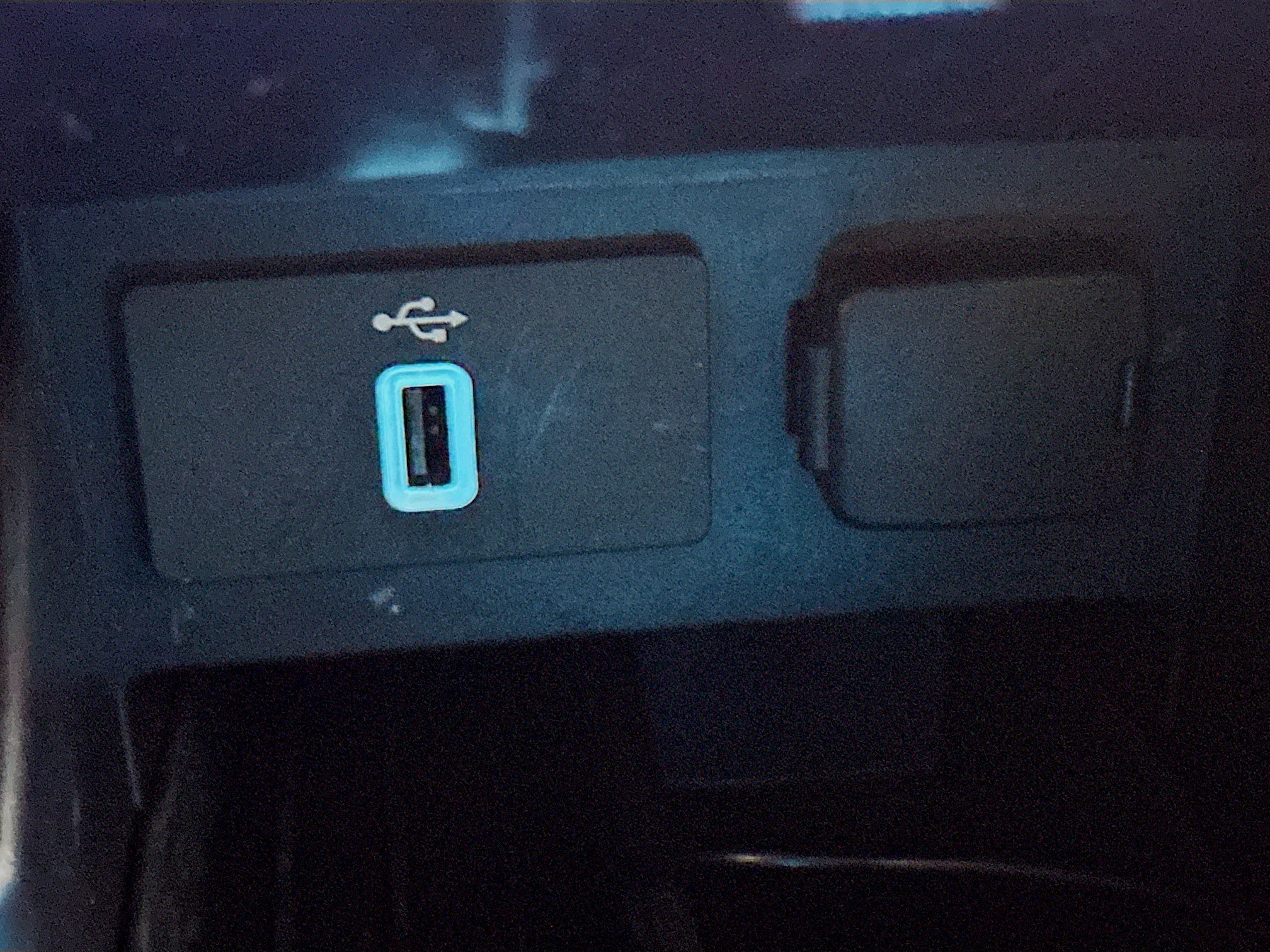 Used 2017 Ford Explorer Limited image 25