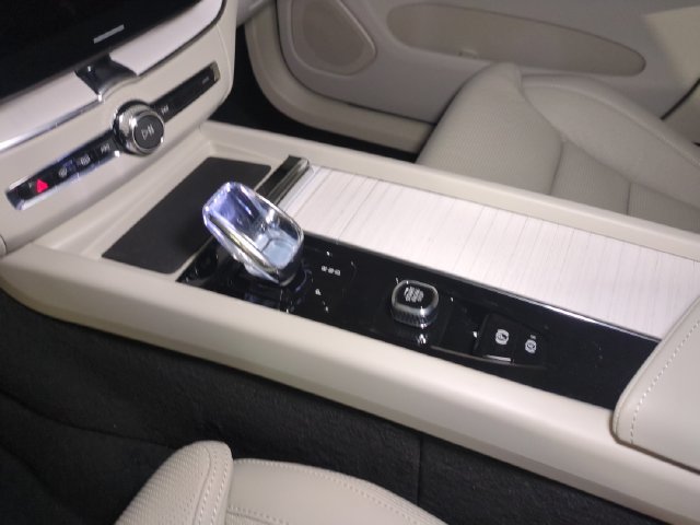 New 2026 Volvo XC60 B5 Ultra w/ Climate Package PRO AWD/4WD image 24