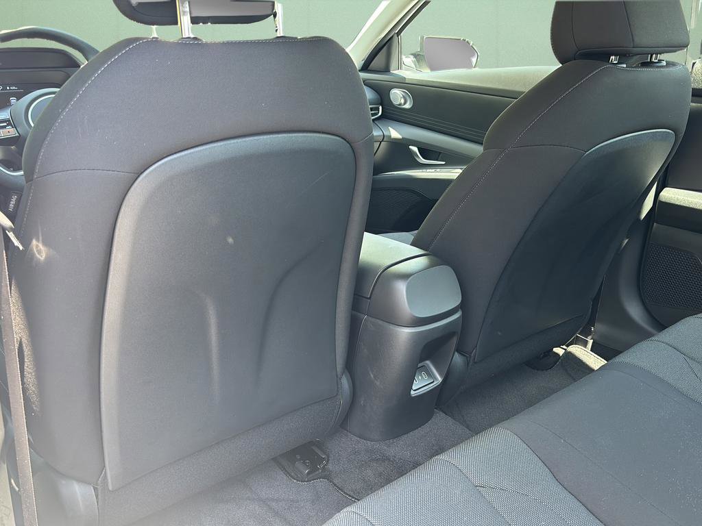 Used 2025 Hyundai Elantra SE FWD image 17