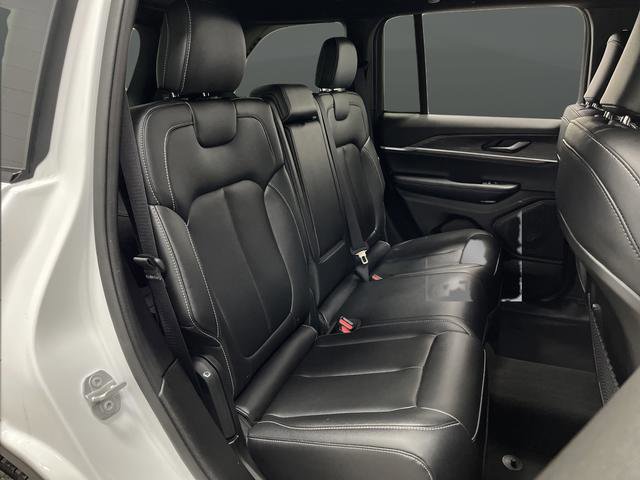 Used 2025 Jeep Grand Cherokee Limited w/ Black Appearance Package image 31