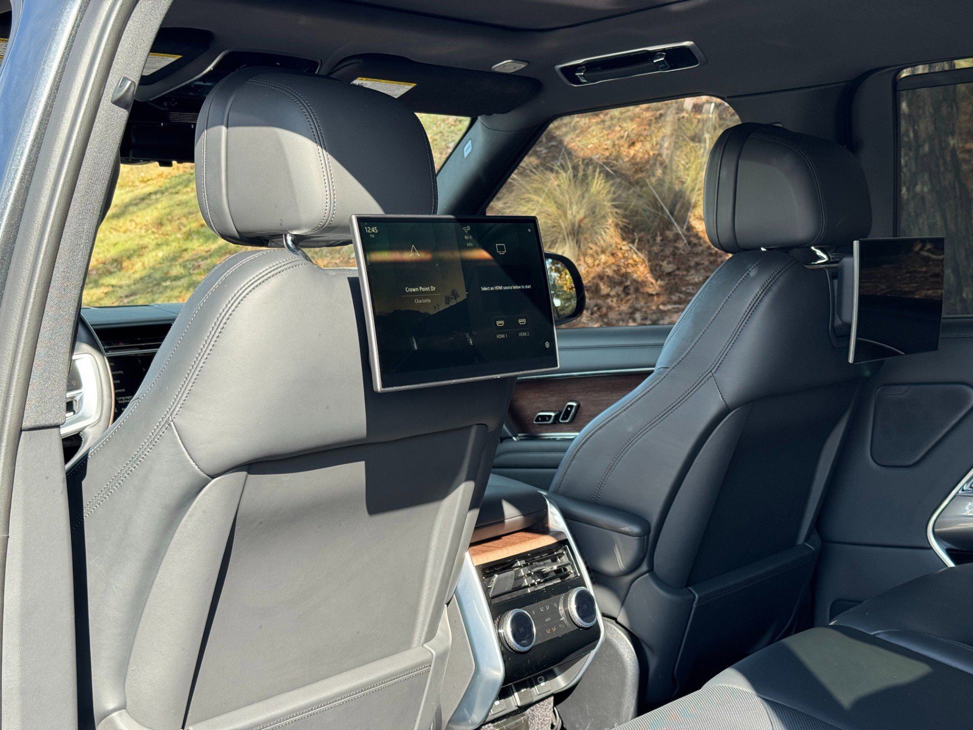 Used 2024 Land Rover Range Rover Long Wheelbase SE image 47