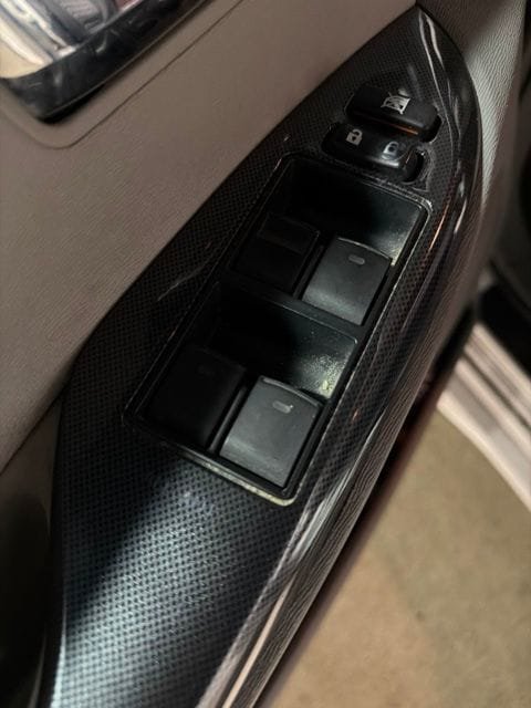 Used 2014 Toyota Sienna SE FWD image 11