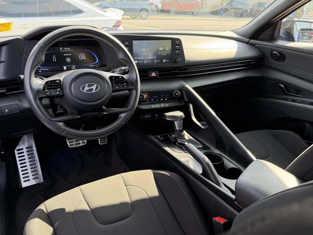 Certified 2025 Hyundai Elantra Sport FWD image 14