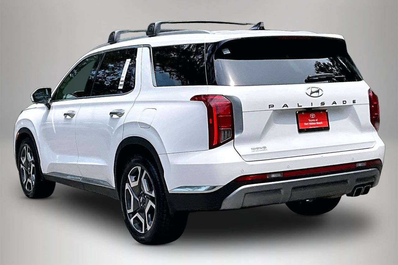 Used 2024 Hyundai Palisade Limited FWD image 4