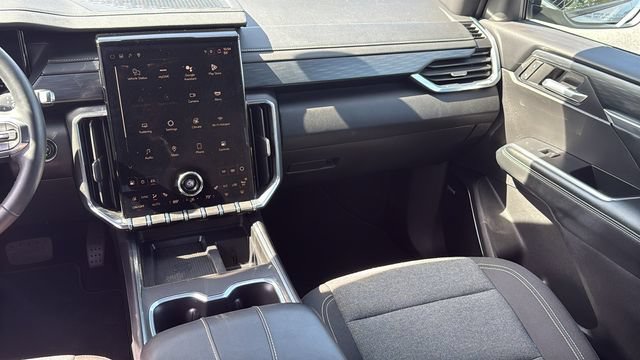 Used 2025 GMC Acadia Elevation FWD image 30