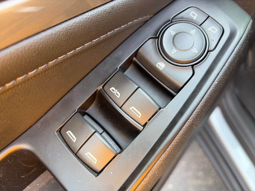 Used 2023 Chevrolet Traverse LT FWD image 19