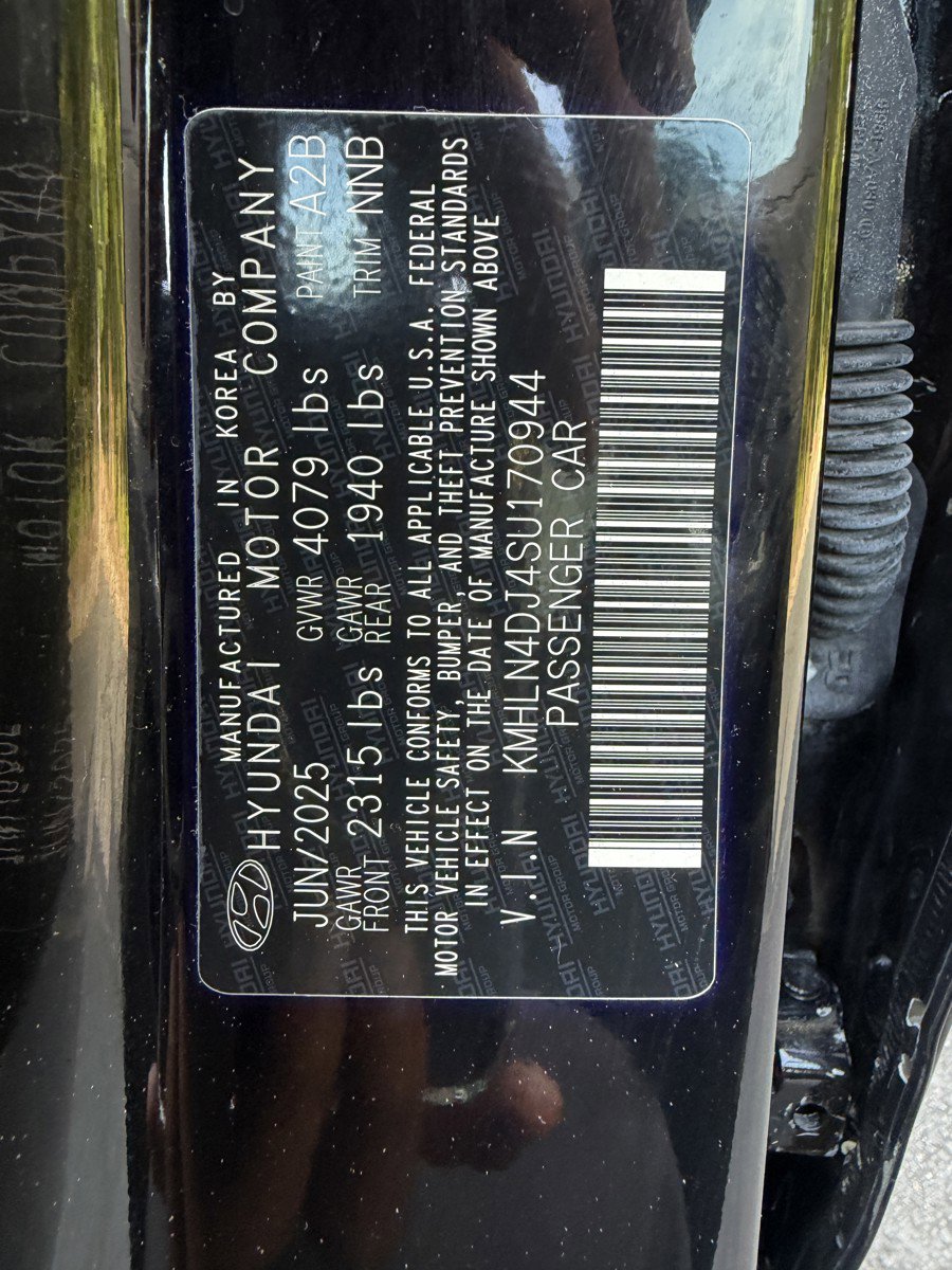 Used 2025 Hyundai Elantra Limited image 34